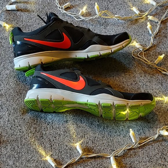 women's Nike Training Sneaker size 9 - Picture 4 of 8